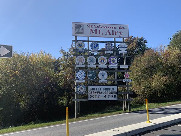 a welcome to mt airy sign on the side of the road
