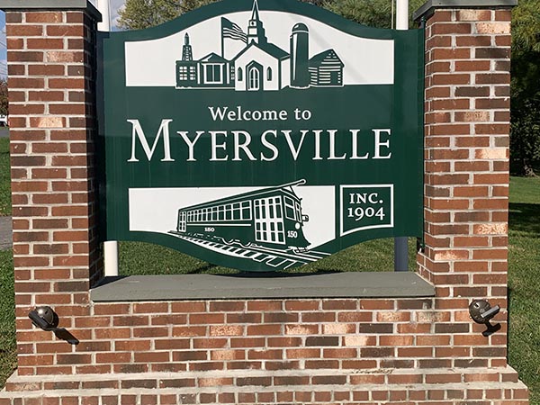 a welcome sign for a train station